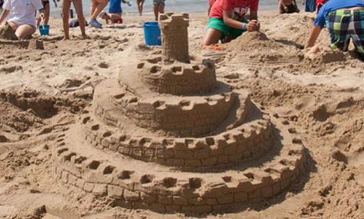 CASTILLO DE ARENA CON 4 MURALLAS